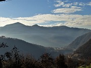 36 Da Spino al Brembo vista verso Zogno e il Canto Alto (1146 m)